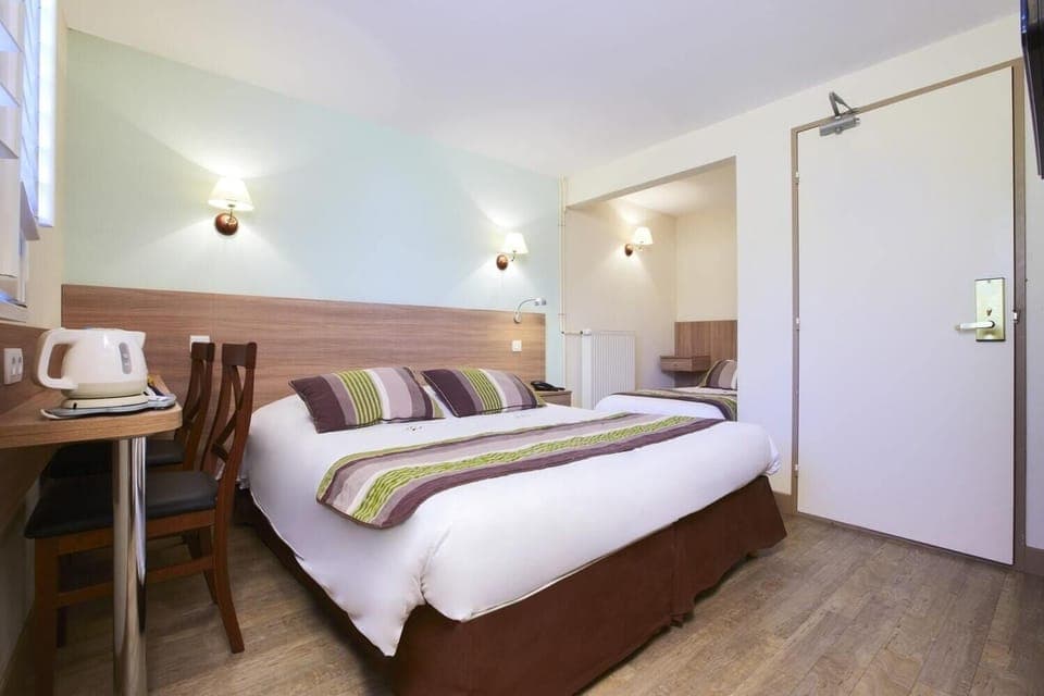 Double Room | In-room safe, desk, iron/ironing board, free WiFi