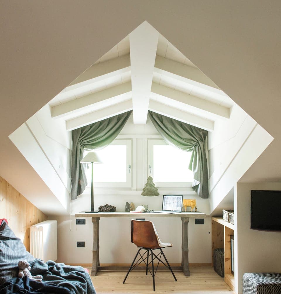 Deluxe Double or Twin Room, Balcony | Minibar, in-room safe, individually decorated, individually furnished