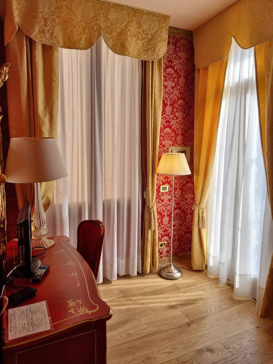 Junior Suite with Balcony and Canal View | Minibar, in-room safe, desk, free WiFi