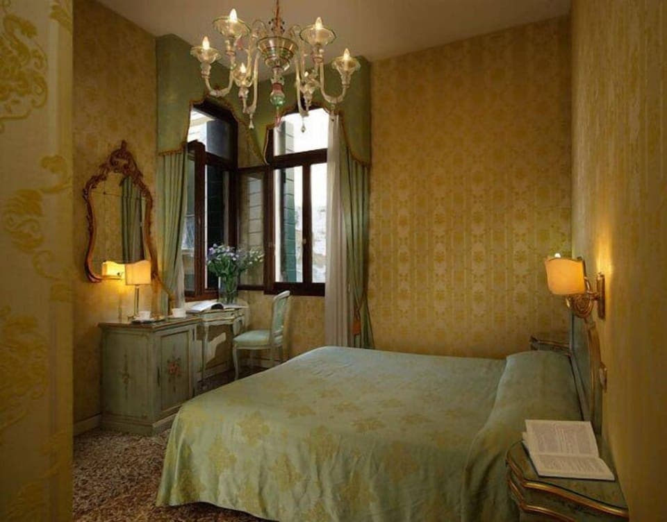 Double Room, Canal View | In-room safe, desk, soundproofing, free WiFi