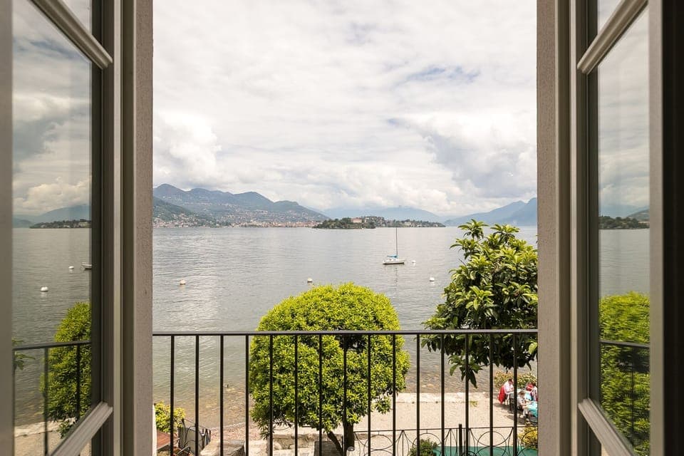 Deluxe Room, 1 Queen Bed, Lake View | Desk, free WiFi, bed sheets