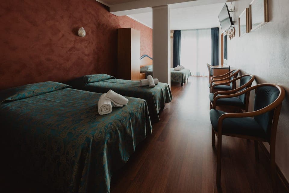 Quadruple Room | Desk, free WiFi