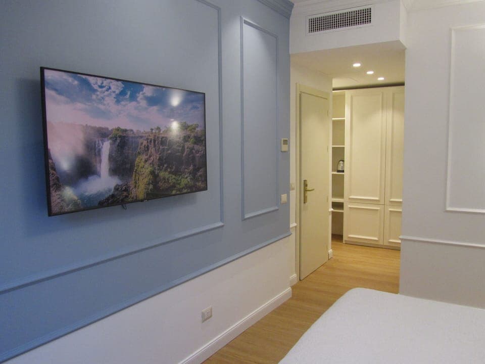 Superior Double Room | In-room safe, individually decorated, desk, laptop workspace