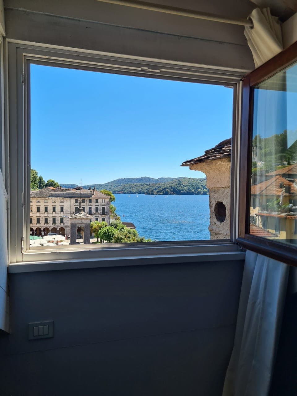 Junior Suite | Minibar, individually decorated, individually furnished, desk