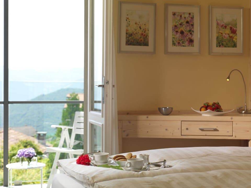 Frette Italian sheets, Select Comfort beds, in-room safe, desk