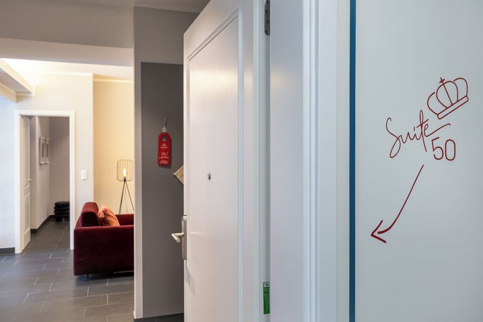 Premium bedding, in-room safe, desk, blackout drapes