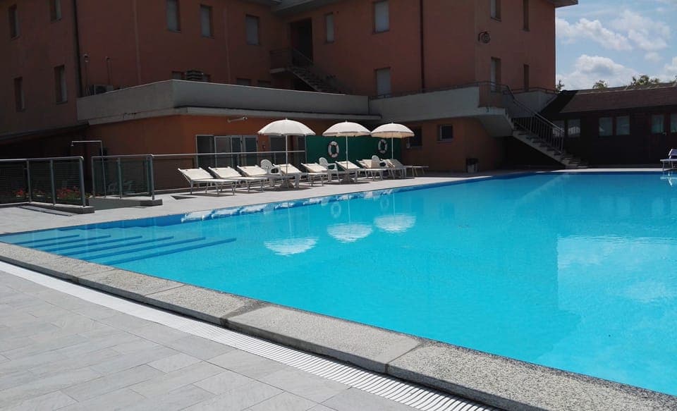 Outdoor pool, sun loungers