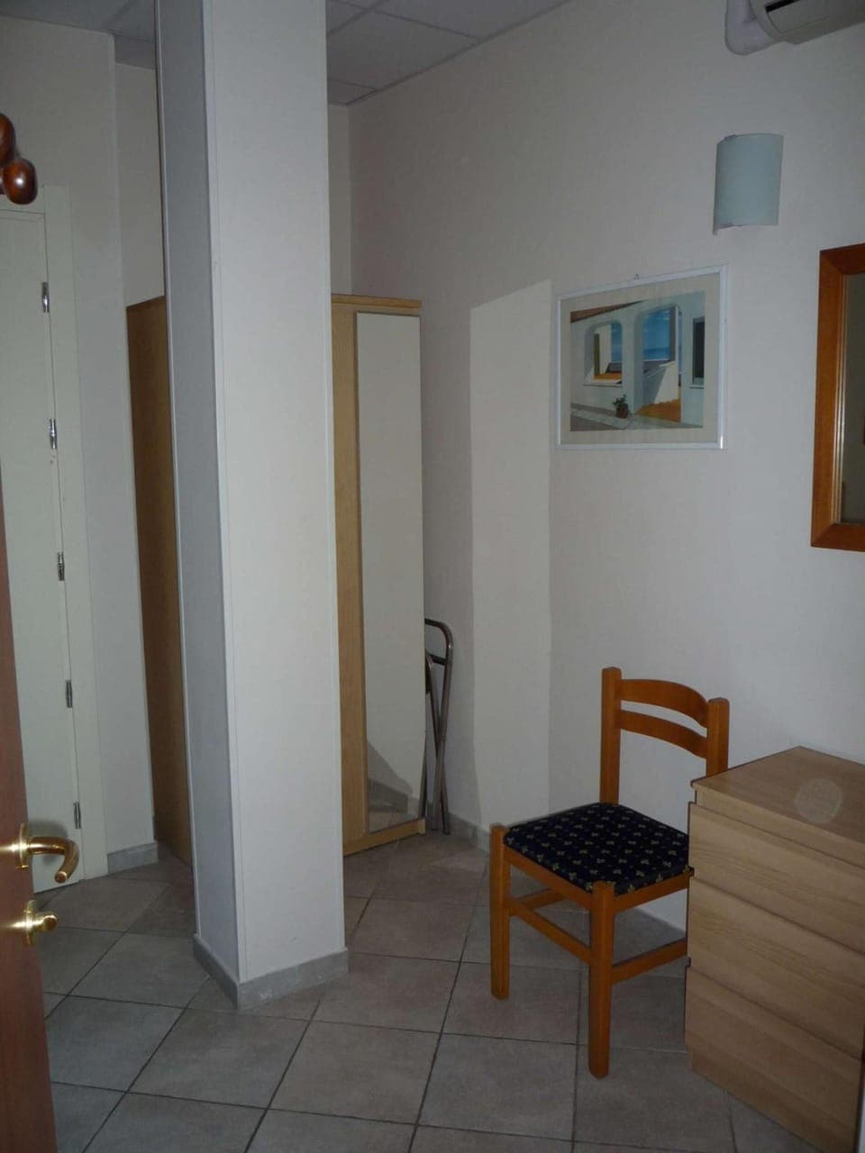 27-inch flat-screen TV with satellite channels, TV