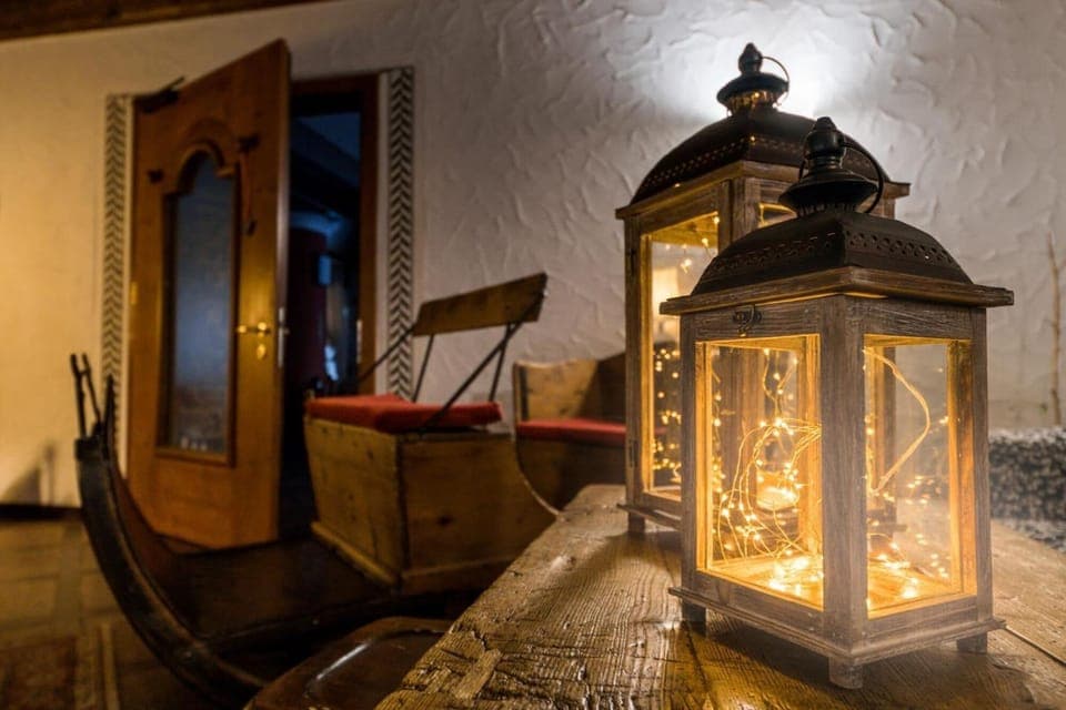 Premium bedding, in-room safe, desk, cribs/infant beds