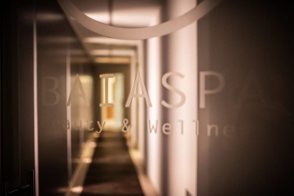 Couples treatment rooms, sauna, hot tub, steam room, body treatments