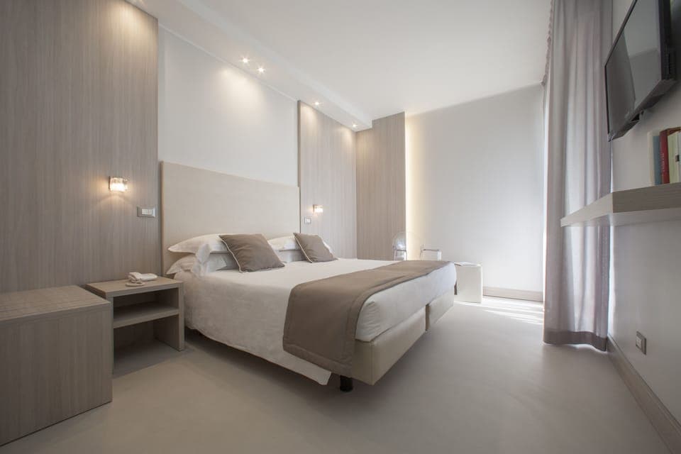 Minibar, in-room safe, desk, cribs/infant beds