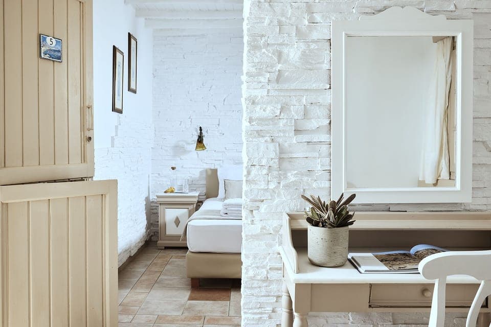 Premium bedding, in-room safe, desk, soundproofing