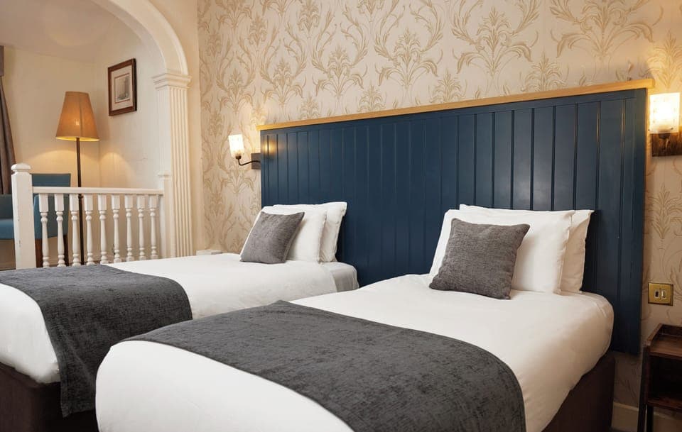 Twin Room | Desk, iron/ironing board, free cribs/infant beds, free WiFi