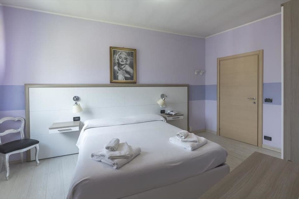 Standard Double Room | Cribs/infant beds, free WiFi, bed sheets