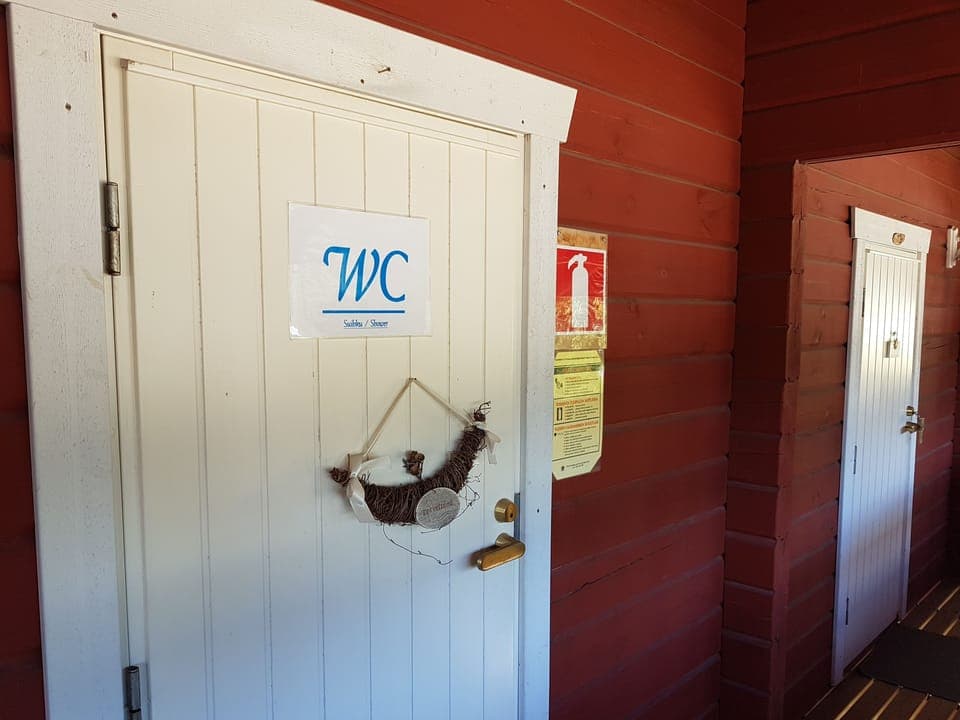 Economy Twin Room, 1 Bedroom | Bathroom | Shower, free toiletries, hair dryer