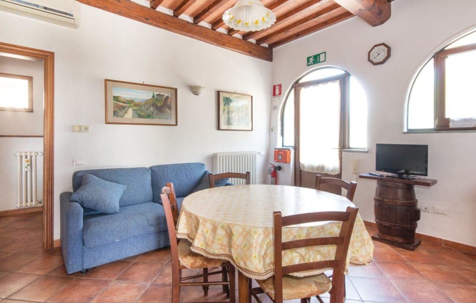 Comfort Villa, 5 Bedrooms | Living area | Flat-screen TV, fireplace