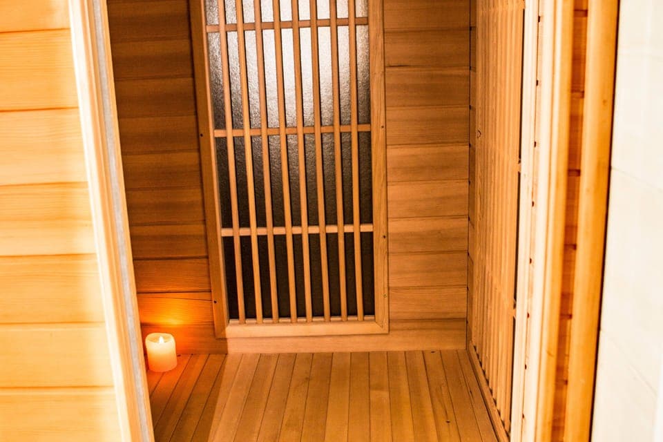 Bungalow, 3 Bedrooms, Sauna | 1 bedroom, in-room safe, blackout drapes, cribs/infant beds