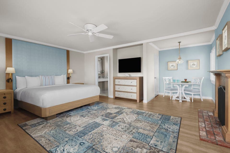 Junior Suite | In-room safe, iron/ironing board, free WiFi, bed sheets