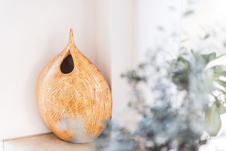 Check-in/check-out kiosk