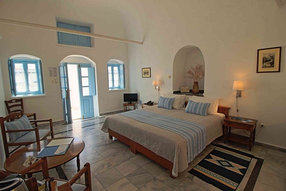 Superior Triple Room | Iron/ironing board, free cribs/infant beds, free WiFi, bed sheets