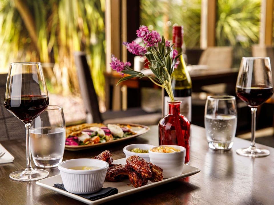 Lunch and dinner served, British cuisine