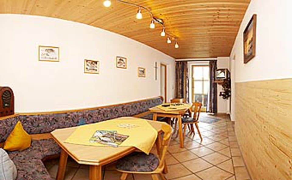 Apartment (6) | In-room dining