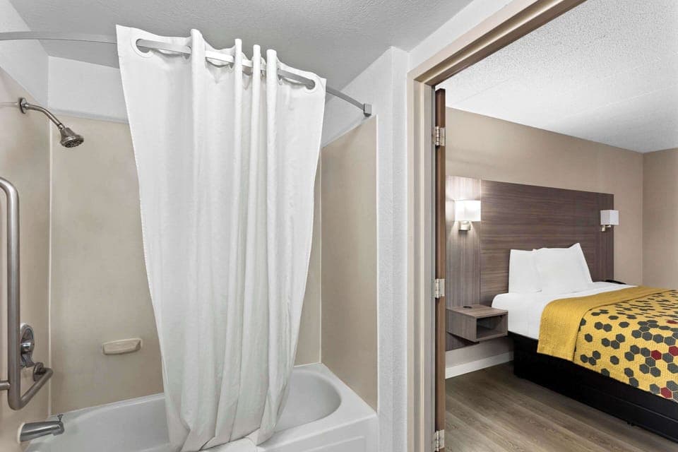 Room, 1 King Bed, Accessible, Non Smoking | Desk, iron/ironing board, cribs/infant beds, rollaway beds