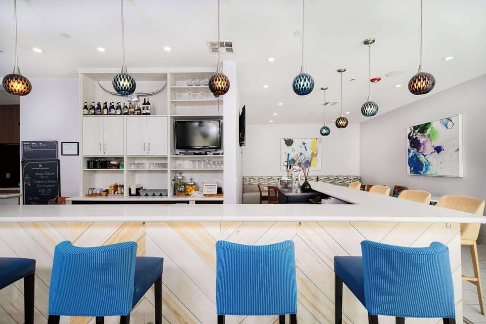 Breakfast and dinner served