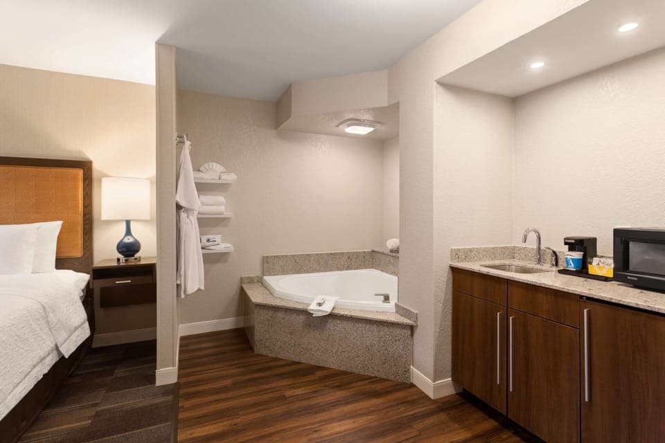 Room, 1 King Bed, Jetted Tub | Bathroom | Free toiletries, hair dryer, bathrobes, towels