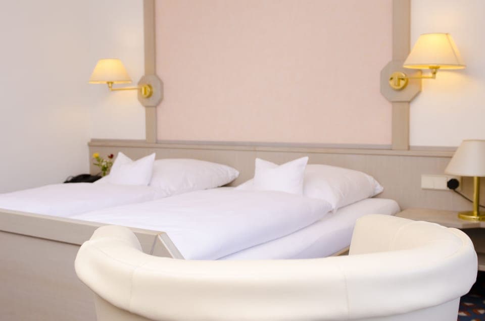 Classic Double Room | Desk, blackout drapes, free WiFi, bed sheets