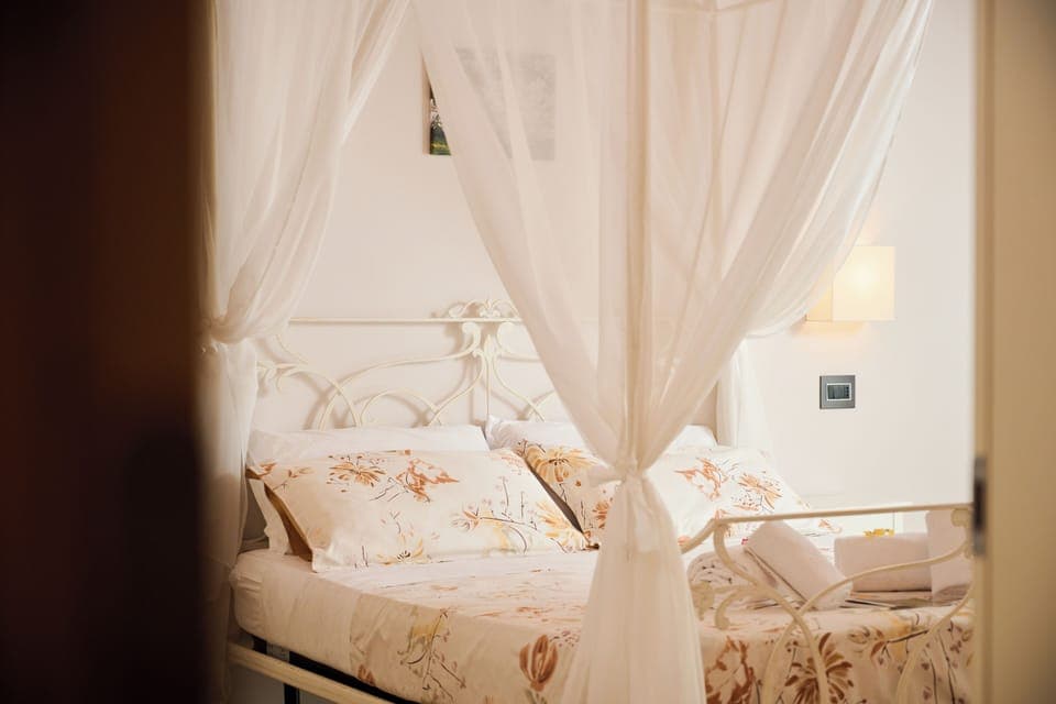 Classic Suite, 1 Queen Bed, Non Smoking, Vineyard View | Down comforters, minibar, desk, laptop workspace