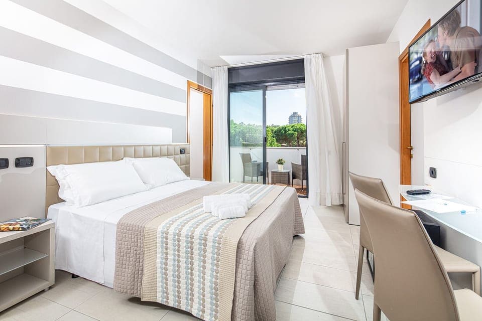 In-room safe, desk, blackout drapes, soundproofing