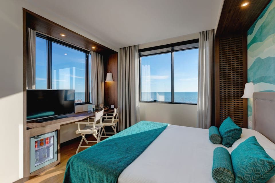 Executive Double or Twin Room, Sea View | In-room dining