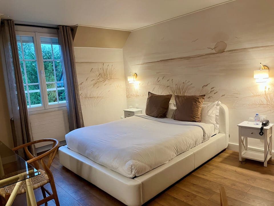 Comfort Room | Blackout drapes, free cribs/infant beds, rollaway beds, free WiFi