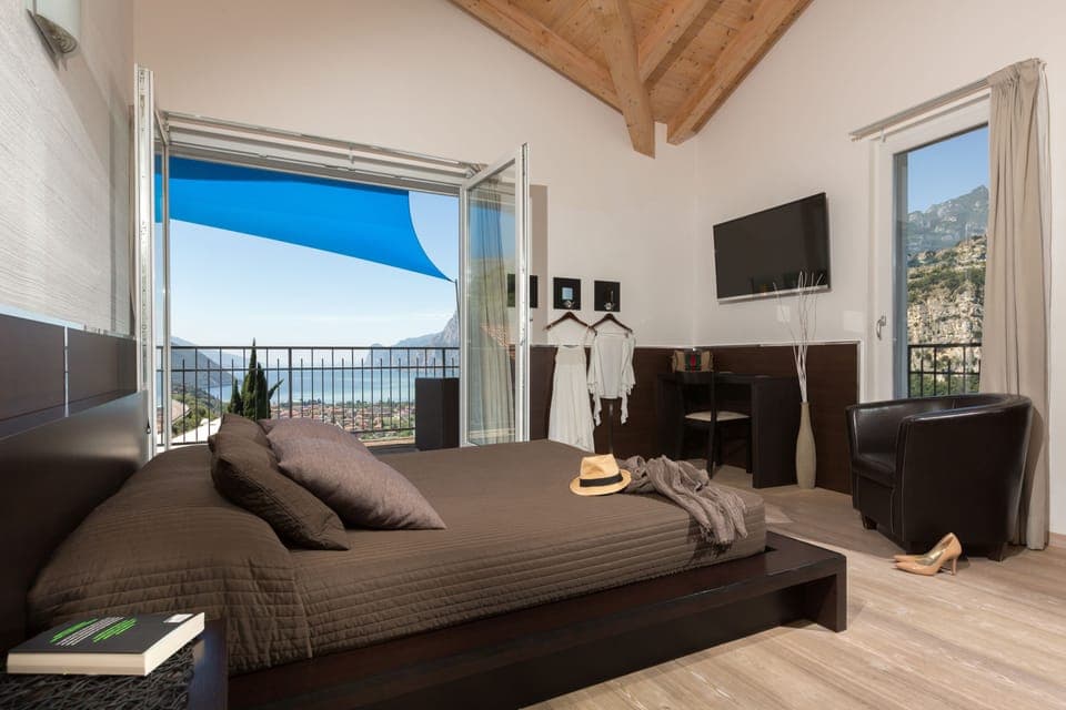 Superior Room | Memory foam beds, in-room safe, free WiFi