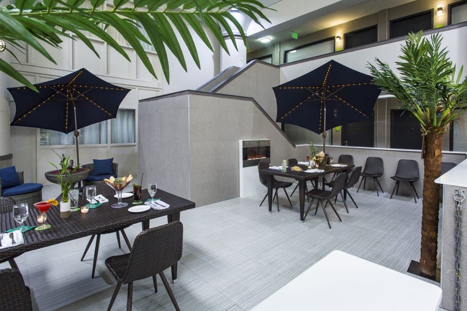 Breakfast, lunch and dinner served