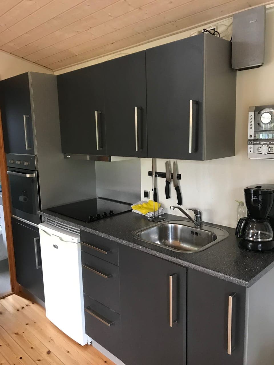 Comfort Bungalow | Private kitchen | Fridge, oven, stovetop, electric kettle