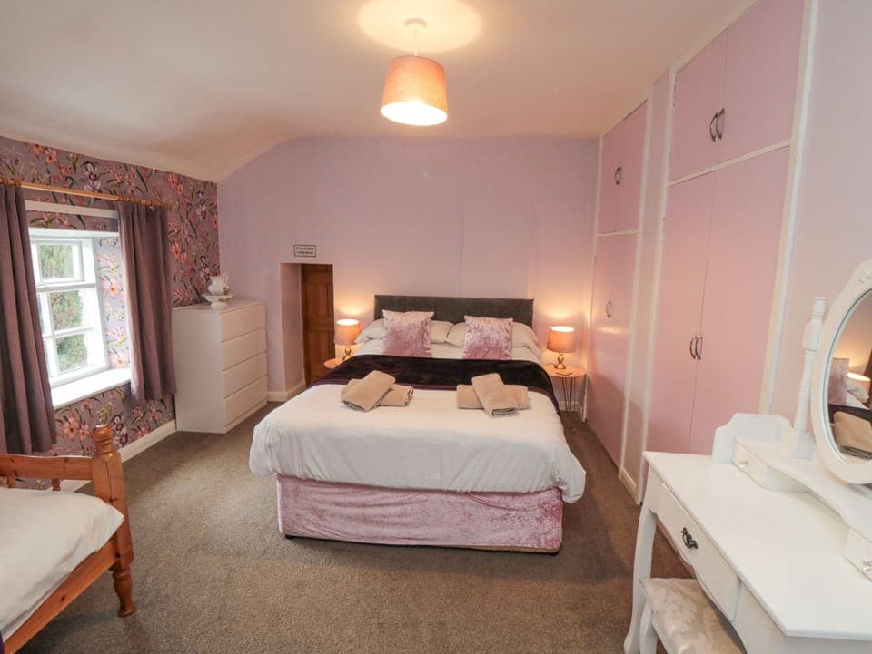 4 bedrooms, individually decorated, individually furnished, free WiFi