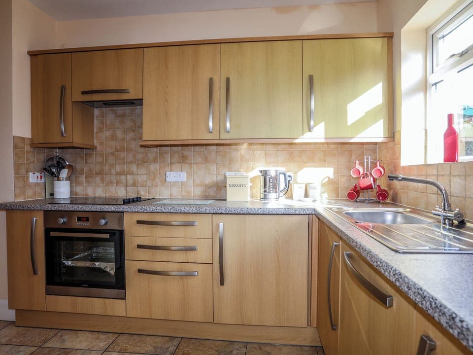 Cottage | Private kitchen | Fridge, microwave, stovetop, dishwasher