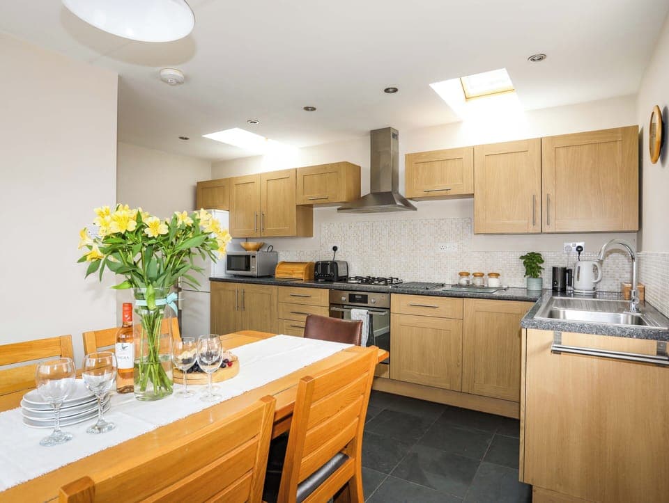 Stovetop, dishwasher, highchair, cookware/dishes/utensils