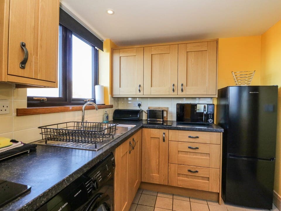 Cottage | Private kitchen | Stovetop, highchair, cookware/dishes/utensils