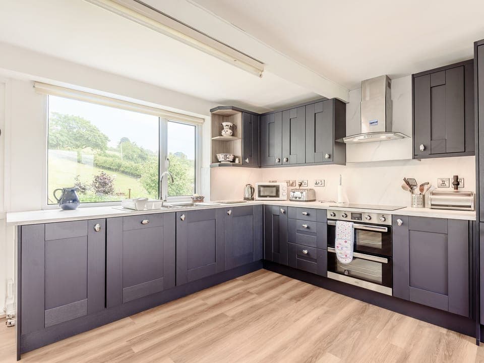 Cottage | Private kitchen | Dishwasher, highchair, cookware/dishes/utensils