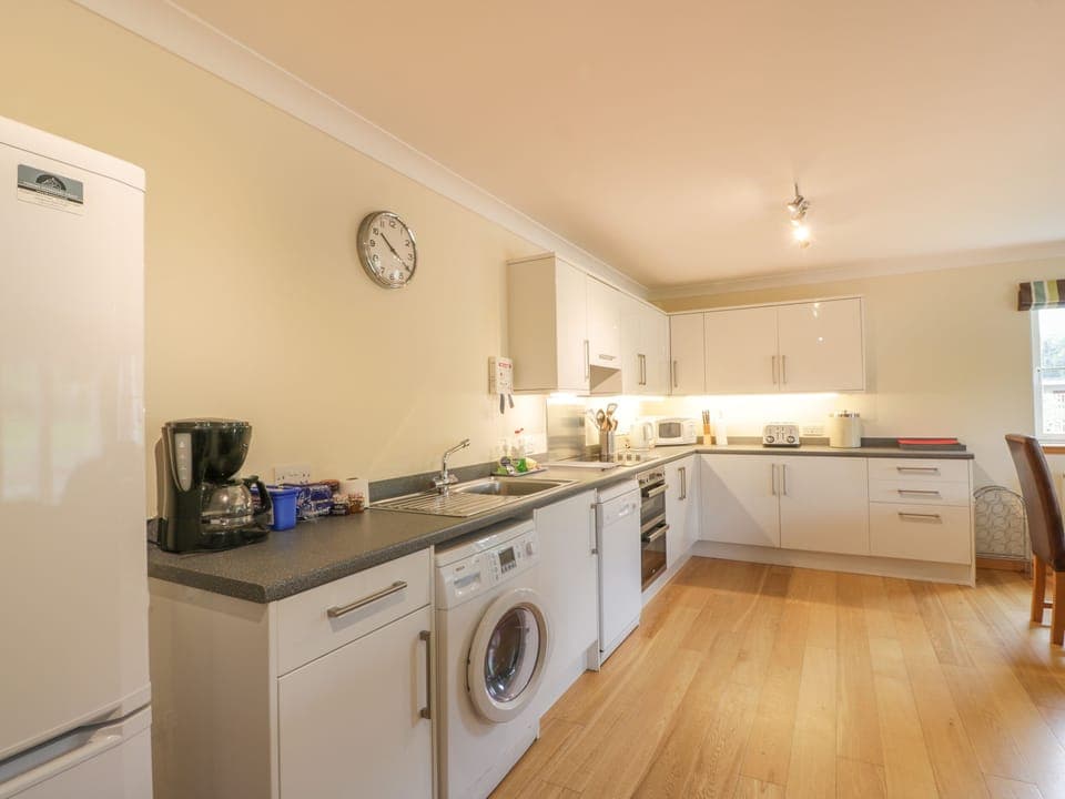 Cottage | Private kitchen | Fridge, microwave, stovetop, dishwasher