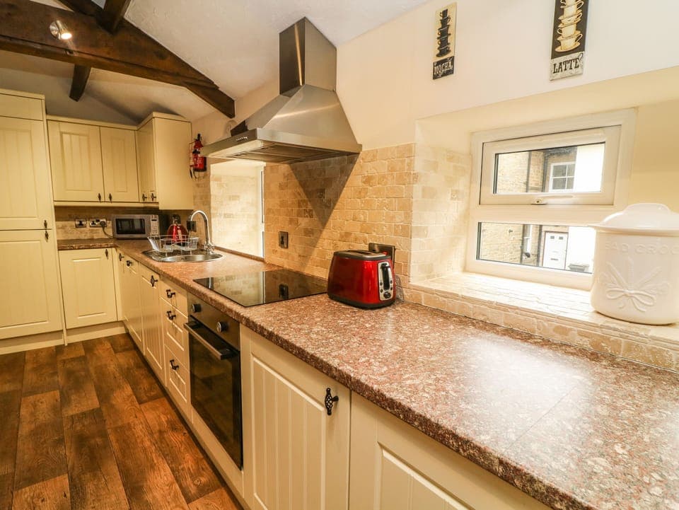 Cottage | Private kitchen | Fridge, microwave, stovetop, dishwasher