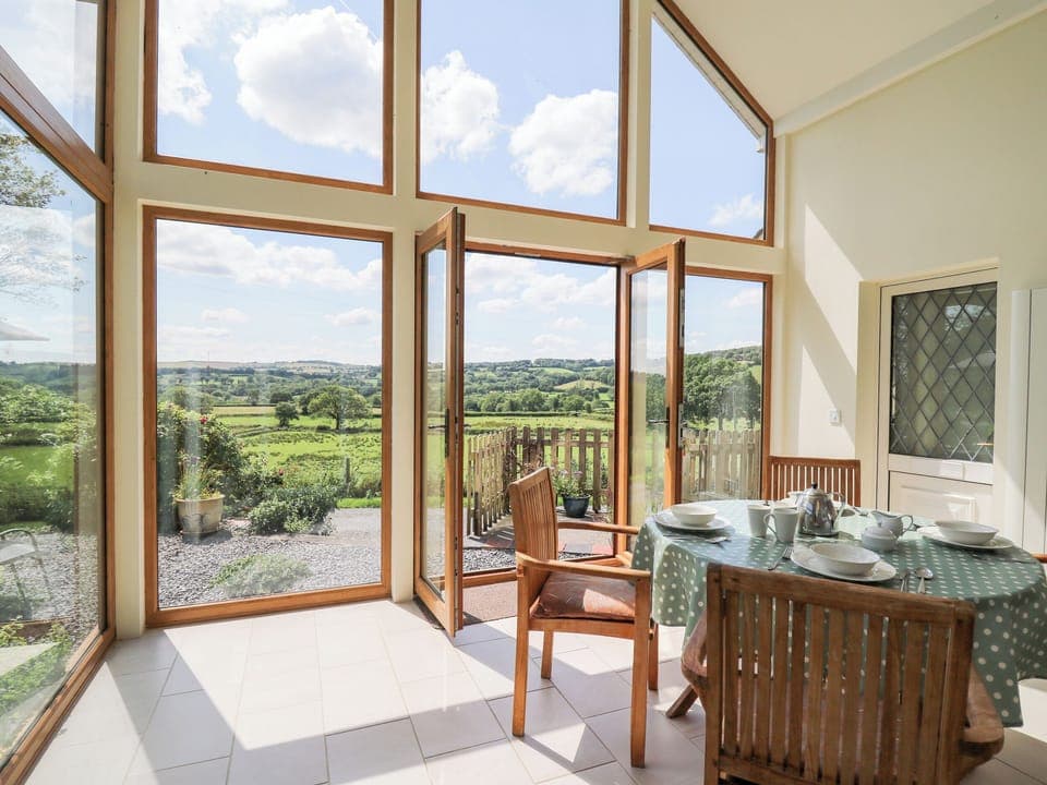 Cottage | Bathroom | Shower, hair dryer
