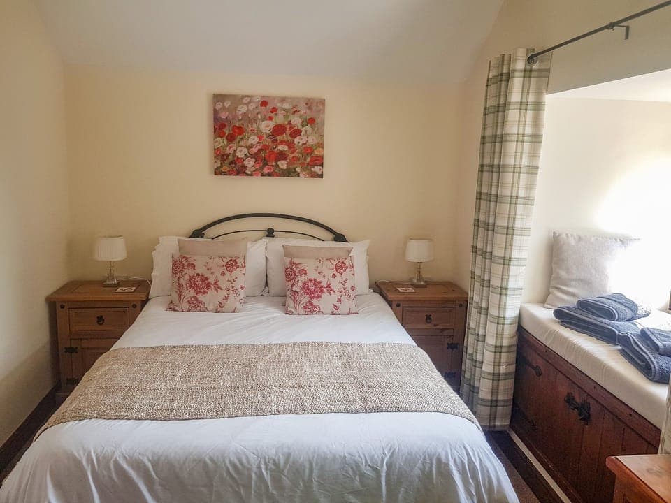 Cottage | 2 bedrooms, individually decorated, individually furnished, free WiFi