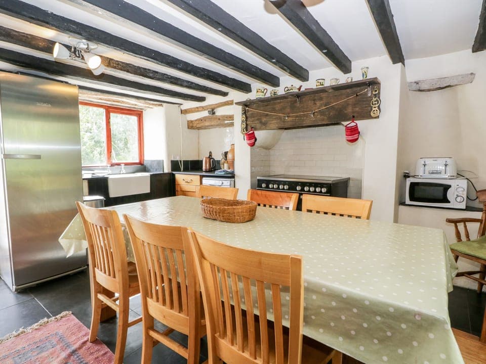 Cottage | Private kitchen | Microwave, stovetop, dishwasher, highchair
