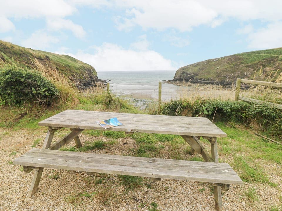 Cottage | Property grounds