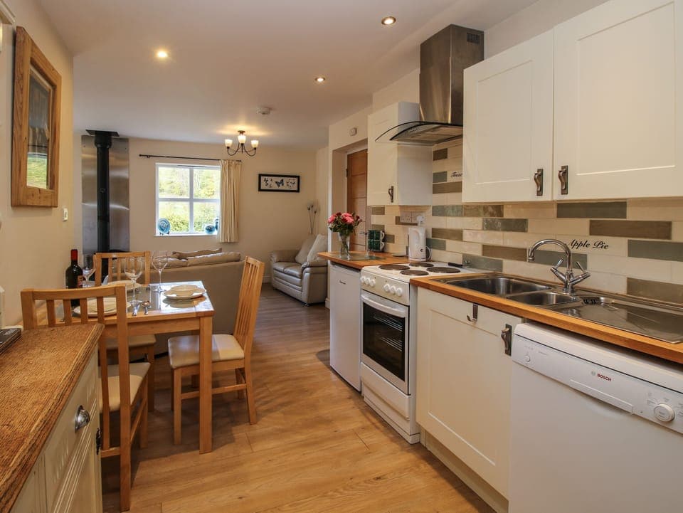 Cottage | Private kitchen | Fridge, microwave, stovetop, dishwasher