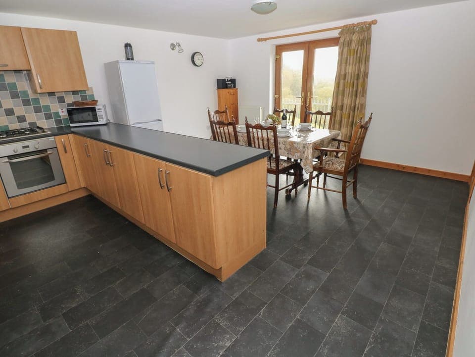 Cottage | Private kitchen | Fridge, dishwasher, highchair, cookware/dishes/utensils